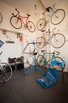 there are many bikes hanging on the wall