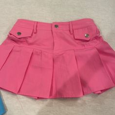 Brand New Never Worn Pink Mini Skirt With Pockets For Spring, Spring Pink Mini Skirt With Pockets, Trendy Mini Bottoms For Spring, Summer Pink Mini Skirt With Pockets, Trendy Spring Skort, Pink Skort With Pockets For Spring, Spring Casual Mini Skort, Y2k Spring Mini Skirt With Pockets, Spring Y2k Mini Skirt With Pockets