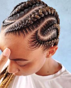 Feeder Braids Hairstyles, Womans Braids, Cornrow Patterns, Cute Cornrows, Cornrow Hairstyle, Faux Locs Braids