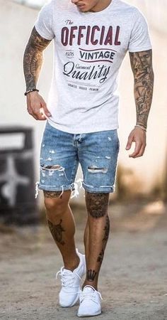 Love wearing shorts? Want to know more about them? Explore more with this blog. Casual Shorts Outfit, Mens Shorts Outfits, Short Men Fashion, Hipster Man, Men's Outfits, Summer Street, Casual Summer Shorts