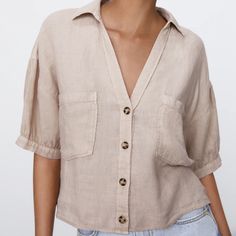 New With Tags Cropped Linen Zara Top. Beige V-neck Top With Pockets, Summer Brown Button-up Tops, Brown Button-up Summer Tops, Chic Taupe Tops For Day Out, Chic Relaxed Fit Khaki Top, Beige Collared Top For Summer, Collared Beige Top For Summer, Taupe V-neck Summer Tops, Casual Taupe Tops For Day Out