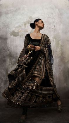 Curiosity Art, Indian Wedding Dresses, Desi Dress, Celebrity Casual Outfits, Pakistani Fancy Dresses, Dresses Online Shopping, Trendy Dress Outfits