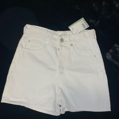 White Button Down Jean Shorts Summer Bottoms With Button Closure And Short Length, H&m Bottoms With Pockets For Day Out, White High Waist Bottoms With Button Closure, White High Rise Bottoms With Button Closure, White High-waist Bottoms With Button Closure, High Waist White Bottoms With Button Closure, Trendy H&m Bottoms For Day Out, H&m Cotton Bottoms For Day Out, White High Waist Shorts With Buttons