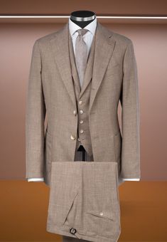 Beiger Westenanzug nach Maß. Loro Piana · Seide, Wolle, Leinen Mens Fashion Suits, Suit Fashion, Mens Suits, Men's Blazer, Spring Summer, Blazer