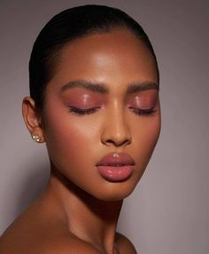 Natural Wedding Make Up Black Women, Bare Skin Makeup Look, Facial Harmonization Before And After, Caramel Skin Tone Makeup, Colorful Makeup Brown Skin, Soft Editorial Makeup, Brown Monochrome Makeup, Formal Makeup Black Women, Latte Makeup Black Woman