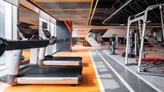 there are many treadmills in the gym