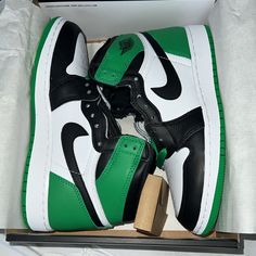 Brand New Size Gs 4.5 And Women’s Size 6 Comes With Green And Black Laces Jordan Jumpman Stickers In Box Jordan Shoes Green, Tenis Jordan 1, Jordan 1 Green, Jordan Green, Green Jordans, Pretty Sneakers, Black And White Nikes, Black Jordans, Shoes Green