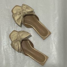 Circus By Sam Edelman Bow Sandals (Idalis) - Gold (New) Size 9.5, Unworn. No Box. No Returns. Beige Flat Sandals For Evening, Elegant Summer Beach Flats, Slip-on Heels With Heel Strap For Beach, Beach Slip-on Heels With Heel Strap, Party Flat Sandals With Wrapped Heel, Gold Flats With Removable Insole For Spring, Slip-on Party Flats With Removable Insole, Party Slip-on Flats With Removable Insole, Gold Open Toe Flats For Beach