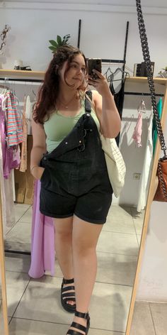 Overall Midsize, Curvy Outfits Summer Dresses, Europe Summer Outfits Midsize, Midsize Style Summer, Overalls Midsize, Downtown Girl Midsize, Midsize Downtown Girl, Midsize Overalls, Body Positive Outfits