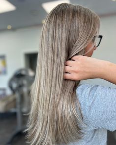 23 Ideas for Beige Blonde Hair Color 2025: From Mocha Highlights to Balayage Mocha Highlights, Beige Blonde Hair Color, Beige Blonde Hair, Honey Balayage, Beige Blonde, Blonde Hair Color, Milk Tea, Mocha