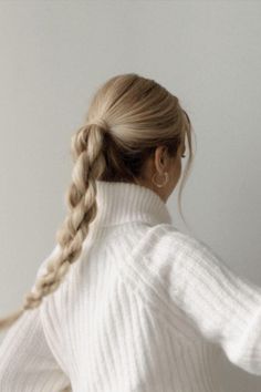 Cute chunky braided ponytail and curly hair with ear warmers hair looks for winter High Ponytail Tutorial, Easy Winter Hairstyles, Alex Gaboury, Holiday Hairstyles Easy, Simple Updo, Low Bun Hairstyles, Medium Long Hair, Hair Tutorials Easy, Holiday Hairstyles