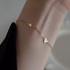 This dainty heart bracelet is perfect for anyone that wants a little sparkle! This lightweight bracelet is made from sterling silver, and has then been gold plated. Features a smooth surface and heart design with a lobster clasp closure. The total length of the bracelet is approx. 18cm, with a 3. 5cm extender chain included so you can size down to 14. 5cm if you wish. Fast Shipping! It'll be packaged and posted beautifully, perfect for gifting! To keep your Elk & Bloom jewellery looking as new a Gold Heart Bracelet, Bracelet Love, Gold Link Chain, Bracelet Dainty, Classy Jewelry, Dainty Bracelets, Fancy Jewelry