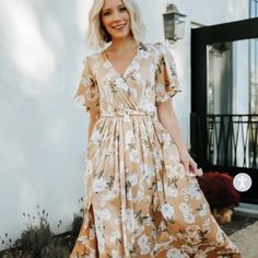 Never Worn With Tags! Cream Maxi Dress For Spring Brunch, Cream Short Sleeve Maxi Dress For Spring, Cream Midi Dress For Spring Brunch, Cream Short Sleeve Maxi Dress For Day Out, Maxi Dress With Jacket, Tan Floral Dress, Prom Bridesmaid Dress, Pictures Engagement, Black White Maxi Dress