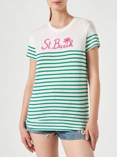 Woman t-shirtGreen and white stripedSt. Barth embroideryRound neckShort sleevesRegular fitTrue to sizeComposition: 100% cotton. Summer Short Sleeve T-shirt With Striped Hem, White T-shirt With Contrast Stripes For Summer, White T-shirt With Contrast Stripes, Summer Short Sleeve T-shirt With Signature Stripes, White Short Sleeve T-shirt With Signature Stripes, White Short Sleeve Tops With Signature Stripes, Summer T-shirt With Striped Hem And Short Sleeves, White Crew Neck T-shirt With Signature Stripes, Short Sleeve Tops With Signature Stripes For Spring