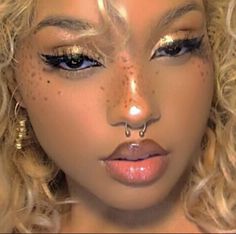 Y2k Makeup, Brown Girls Makeup, Makeup For Black Skin, Lip Makeup Tutorial, Brown Skin Makeup, Alternative Makeup, Dope Makeup, Cute Makeup Looks, Dark Skin Makeup