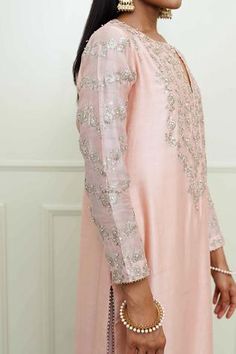 Shop for Sheetal Batra Pink Silk Chanderi Kurta Set for Women Online at Aza Fashions Sheetal Batra, Kashmiri Tilla Embroidery, Banarsi Fabric, Tassel Dupatta, Tilla Embroidery, Kurta Set For Women, Gota Work, Pearl Pink, Organza Dupatta