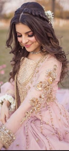 Pakistani Bridal Hairstyles, Hairstyles For Gowns, Bridal Hairstyle Indian Wedding, Engagement Bride