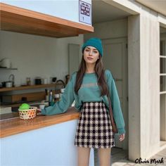 Olivia Mark - Checkered Midi Skirt with a Flattering Fit and High Waist Design - Ideal for Stylish Outerwear Green Casual Mini Skirt For Winter, Casual Green Mini Skirt For Fall, Uv Protection Clothing, Plaid Midi Skirt, Cotton Pencil Skirt, Checkered Skirt, Cotton Midi Skirt, Plaid Pencil Skirt, Tweed Pencil Skirt