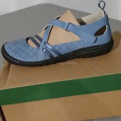 New In Box Blue Leather Walking Shoes With Ortholite Insole, Comfortable Blue Leather Walking Shoes, Blue Leather Slip-on Walking Shoes, Blue Walking Shoes With Rubber Sole, Comfortable Blue Walking Shoes With Flat Heel, Blue Slip-on Walking Shoes With Removable Insole, Slip-on Blue Walking Shoes With Removable Insole, Wool Sneakers, Jambu Shoes