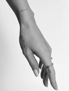 Tattoo Main, Tattoo Aesthetic, Small Hand Tattoos, Classy Tattoos, Discreet Tattoos, Dainty Tattoos