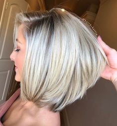 Bob 2024, White Blonde Bob, Blonde Bob With Bangs, Short Bobs, Golden Blonde Highlights, Medium Layered Haircuts, Bob Hairstyles For Thick, Blonde Haircuts, White Blonde