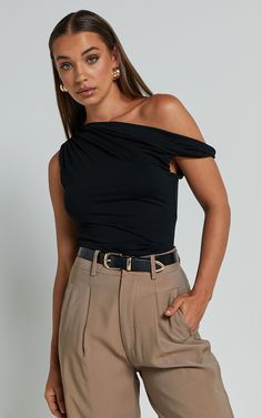 Get ready to turn heads in the Jialeen Top - Off Shoulder Twist Asymmetrical Sleeve Crop Top In Black. This stunning black crop top is perfect for any casual or party day, allowing you to effortlessly transition from a weekend activity to a night out with friends. The off-the-shoulder design adds a touch of allure, while the twist detail and asymmetrical sleeves provide an unexpected twist on the standard sleeveless top. Made from soft cotton, this fashion-forward piece feels comfortable against Draped Top Outfit, Asymmetrical Top Outfit, Black Top Outfit, Off The Shoulder Top Outfit, Shoulder Tops Outfit, Dinner Party Outfits, Clothes Wishlist, Casual Party Outfit, Black Crop Top