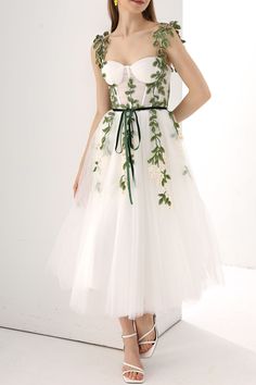 White Floral Embellished Dress For Banquet, Wedding Dress With Floral Applique And Spaghetti Straps, White Dress With Floral Embroidery For Gala, White Floral Embroidered Dress For Gala, Elegant Dresses With Spaghetti Straps And Floral Embroidery, Embroidered Midi Dress, Strap Dress, Pretty Dresses, High Heel Shoes