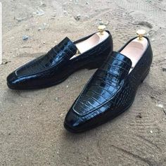 handmade leather shoe Official Shoes, Black Alligator, Mens Loafers, Alligator Print, Shoe Men, Handmade Leather Shoes, Moccasins Shoes, Leather Moccasins, Elegant Shoes