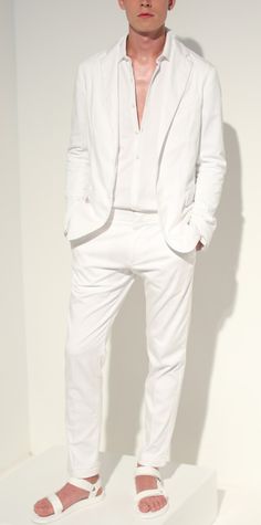 Men’s All White Formal, White Suit Men Casual, White Blazer Outfit Men, Whiteout Party, Prom Men Outfit, All White Mens Outfit, Sports Coat And Jeans, White Blazer Men, White Christmas Outfit