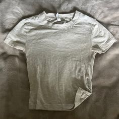 Grey H&M Baby Tee! Never Worn H&m Summer Shirt For Everyday Wear, Simple Gray Summer Top, Basic Short Sleeve T-shirt By H&m, Basic H&m Short Sleeve T-shirt, H&m Basic Short Sleeve T-shirt, Basic H&m Tops For Everyday, Basic Everyday H&m Tops, H&m Cotton Crew Neck Top, H&m White Short Sleeve Tops