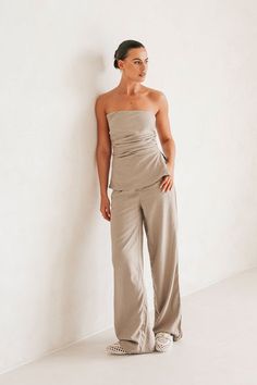 Chic Solid Color Linen Wide Leg Pants, Chic Solid Linen Wide Leg Pants, Chic Linen Wide Leg Lounge Pants, Beige Linen High-waist Wide Leg Pants, Neutral High Waist Wide Leg Linen Pants, High Waist Linen Wide Leg Loungewear Pants, Flax Wide Leg Pants For Loungewear, Chic Neutral Wide Leg Linen Pants, Chic Relaxed Fit Wide Leg Pants In Flax