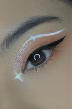 Glitter Graphic Eyeliner, Makeup With White Eyeliner, Angel Makeup, Concert Makeup, Makeup Drawing, Cute Eye Makeup, Doll Eye Makeup, Casual Makeup, Graphic Makeup