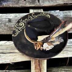 Burnt Hats, Ffa Ideas, Boho Hats, Hat Bar, Hat Bands, Hat Party, Business Board, Painted Hats, Boho Hat