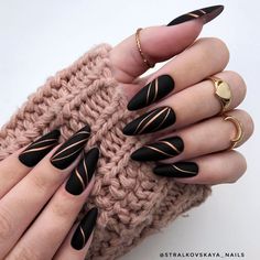 Matte Nails Design, Gold Nail, Trendy Nail Design, New Year's Nails, Glitter Nail Art, Matte Nails, Nail Polishes, Acrylic Nail Designs