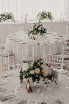 Le Ciel Santorini Wedding - luxury wedding decor table settings Le Ciel Santorini Wedding, Luxury Wedding Decor Table Settings, Flower Wedding Table Decor, Flower Wedding Table, Santorini Photography, Elegant And Romantic Wedding, Flower Oasis, Bride Groom Table, Weddings Abroad