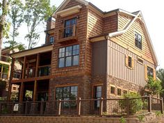 a large brown brick building with lots of windows on the top floor and second story