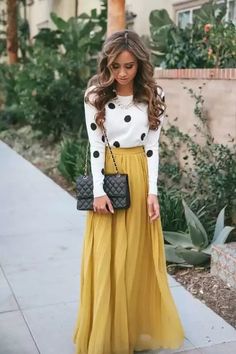 Winter Wedding Attire | 21 Best Winter Outfits for Weddings Classy Skirt Outfits, Spring Outfit Women, Yellow Maxi Skirts, Wedding Guest Outfit Winter, Winter Wedding Outfits, Wedding Guest Outfit Fall, Classy Skirts, Looks Pinterest, Long Skirt Outfits