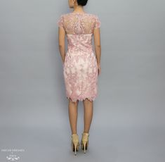 Mother of the bride dress Knee length dress Color: blush pink Sleeves: short sleeves This lace is seasonal and limited Production: 4-6 weeks Civil Ceremony Wedding Dress, Blush Pink Gown, Pink Gown, Red Carpet Gowns, Ceremony Wedding, Pink Gowns, Civil Ceremony, Color Blush, Mother Of The Bride Dress