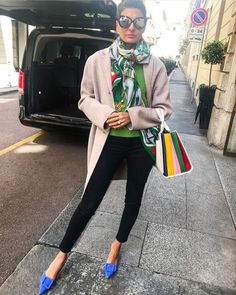 Classic Italian Fashion, Giovanna Battaglia Engelbert, Scarf Hermes, Sara Battaglia, Giovanna Battaglia, Anna Dello Russo, Moda Chic, Vogue Japan, Blue Pumps