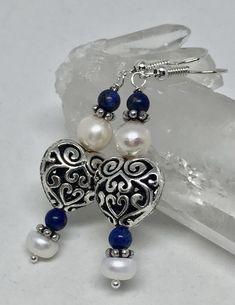 Freshwater Pearl Earrings Silver, Heart Earrings Silver, Saint Valentin Diy, Blue Stones Jewelry, Lapis Jewelry, Filigree Heart, Semiprecious Stone Jewelry, Silver Heart Earrings