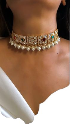 White Kundan Jeweled Necklace, White Jeweled Necklaces For Festivals, White Jeweled Necklace For Festivals, White Jeweled Necklaces For Celebration, Jeweled Choker Necklaces For Celebration, Jeweled Choker For Festivals And Celebrations, Festive Crystal Jeweled Necklaces, Jeweled Celebration Choker Necklace, Bollywood Style Gold Jeweled Choker