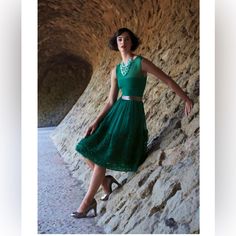 Tiny Ruffled Silk Dress In This Gorgeous Emerald Color. Pictures Don’t Do It Justice. This Is A Beautiful Dress, Never Worn! Size 2. Anthropologie Catalog, Parc Guell, Emerald Dresses, Led Dress, Anthropologie Dress, Looks Vintage, Primavera Estate, Ruffle Dress, Passion For Fashion