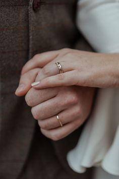 Metallic Nails for Bride at Stylish Micro Wedding Poses With Ring, Engagement Ring Photoshoot, Ghost Wedding, Engagement Party Photo Ideas, Ring Photoshoot, Engagement Ring Photography, Cliveden House, خواتم خطوبة, Engagement Ring Pictures