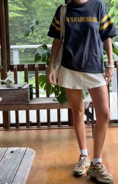 Minimalist Sporty Outfits, Japan Summer Street Style, Japan In Summer Outfit, Backpack Outfit Casual, Japan Summer Aesthetic, Japan Summer Outfits, Platform Sandals Outfit, Thailand Outfits, Backpacking Outfits