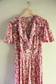 "Stunning vintage 1950's dress in incredible condition. The cut of this dress is so flattering, easy to wear everyday or for a special occasion. It is pinned on a size 8 uk but is more of a 10-12 - measurements are waist up to 30\" bust up to 38\"" 1950's Dress, Wrap Around Dress, Vintage 1950s Dresses, 50s Fashion, Dress Clothes For Women, Vintage 1950s, Wrap Around, Porter, Special Occasion