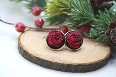 Three-dimensional embroidery looks great. I have pendant , bracelet, ring in same style Des Roses, Embroidery Gifts, Bracelet Ring, Tiny Earrings, Dmc Floss, Same Style, Pendant Bracelet, Chandelier Earrings, Gift For Women