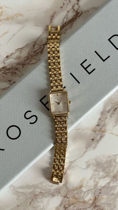 Minimalist Gold Watch, Fossil Watches Women Gold, Watch Aesthetic Vintage, Watch Women's Classy, Minimalist Watch Women, Minimalist Accessories Jewellery, Rosefield Watch, Gold Vintage Watch