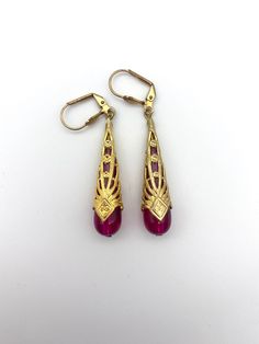 Gold filigree earrings with Vintage Lucite drops. They have a length of 4cm and are nickel free and hypoallergenic. Ancient Egypt Fashion, Gold Filigree Earrings, Shiny Jewelry, Filigree Earrings, Retro Jewelry, Bird Brooch, Vintage Lucite, Gold Filigree, Earrings Photo