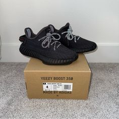 Adidas Yeezy Boost 350 V2 In The Colorway Static Black. Reflective. Have Only Worn A Couple Of Times And Is Like Brand New. Black Outfit Men, Yeezy Boost 350 V2, Yeezy 350, Yeezy Shoes, Adidas Yeezy Boost 350, 350 V2, Shoes Adidas, Yeezy Boost 350, Yeezy Boost