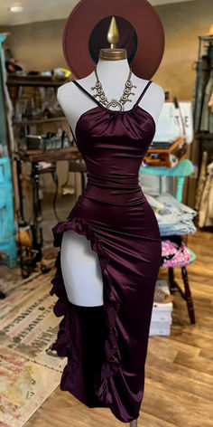 Corset Dresses, Mermaid Style Dress, Christmas Shoes, Maroon Dress, Prom Dress Inspiration, Pretty Prom Dresses, Nagasaki, Hiroshima, Midi Dress Sleeveless